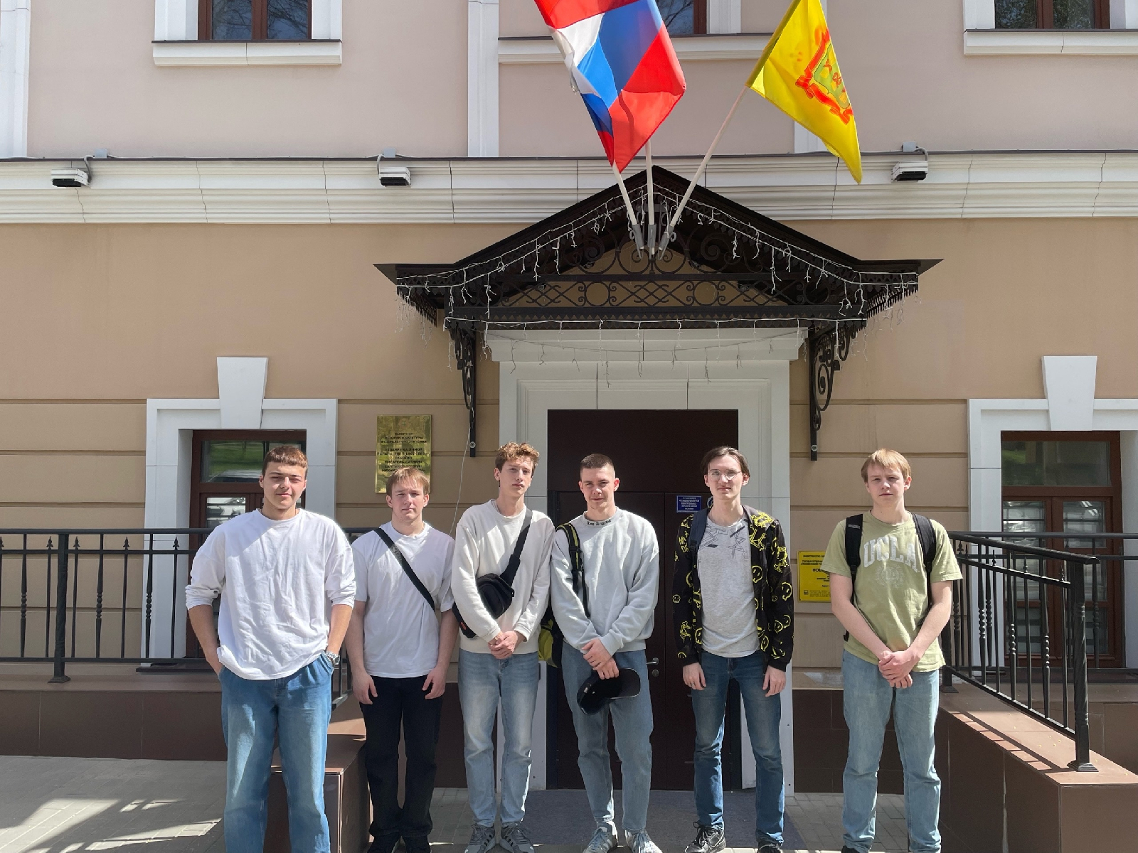 Выставка Своих не бросаем